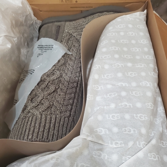 UGG Cardy Cabled Knit Boot - Picture 4 of 15